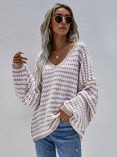 Lade das Bild in den Galerie-Viewer, Sarika™ | Gestreifter lockerer Pullover mit V-Ausschnitt
