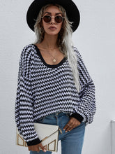 Lade das Bild in den Galerie-Viewer, Sarika™ | Gestreifter lockerer Pullover mit V-Ausschnitt
