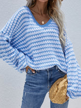 Lade das Bild in den Galerie-Viewer, Sarika™ | Gestreifter lockerer Pullover mit V-Ausschnitt
