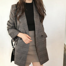 Lade das Bild in den Galerie-Viewer, WOLF Blazer mit karierter Jacke
